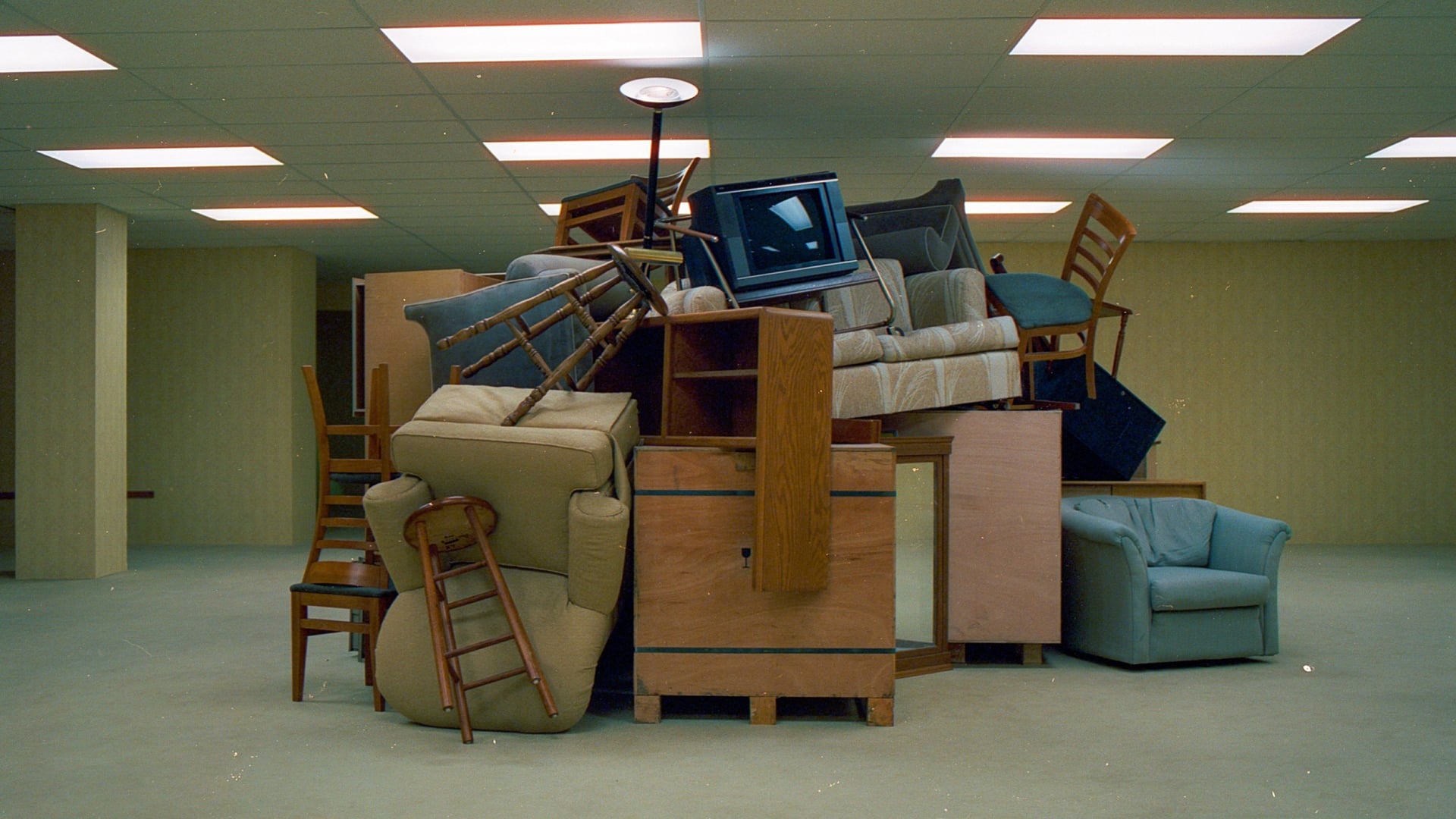Foto do filme Backrooms: Um Não-Lugar