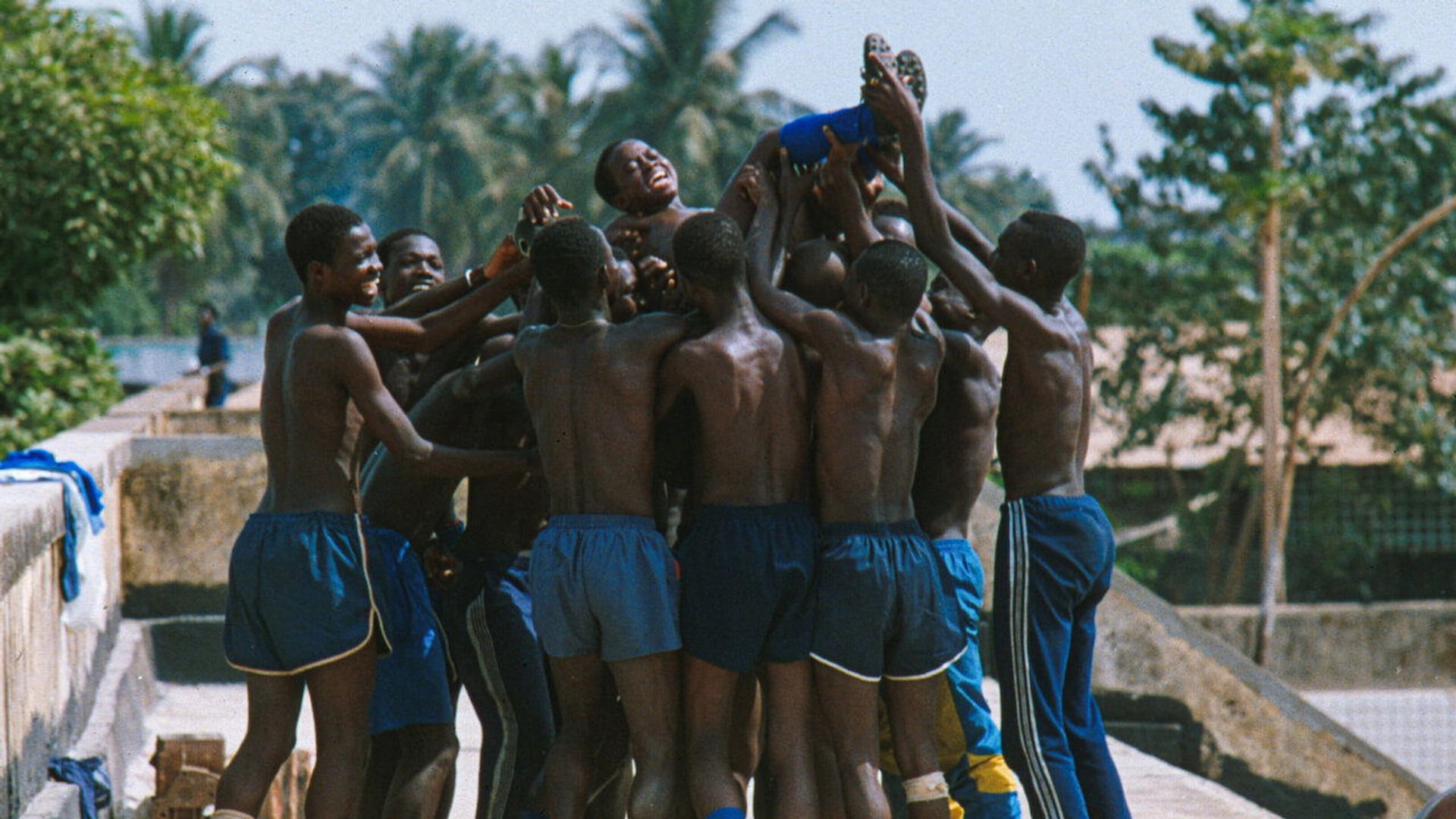 Foto do filme The Golden Ball