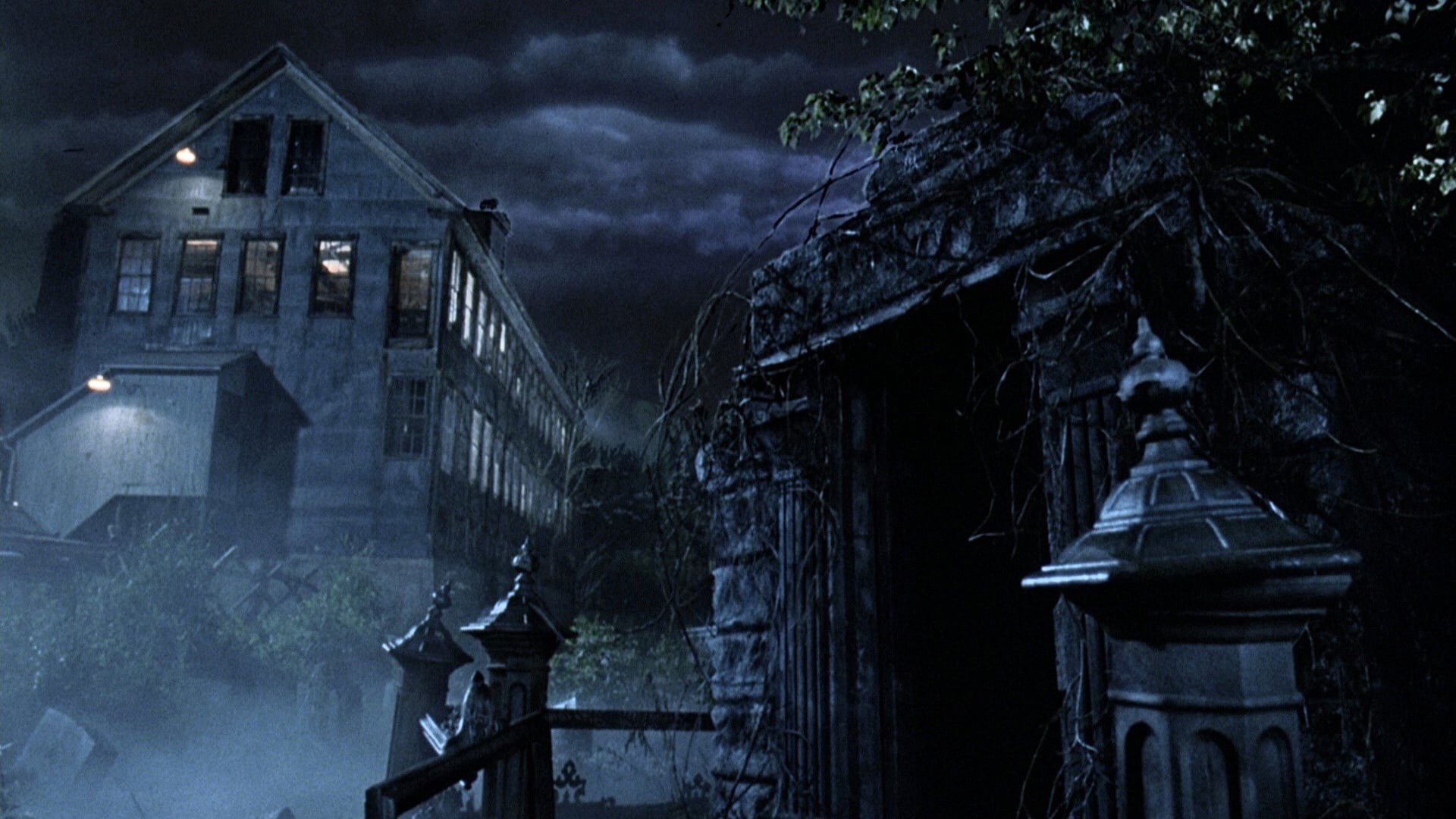 Foto do filme A Criatura do Cemitério