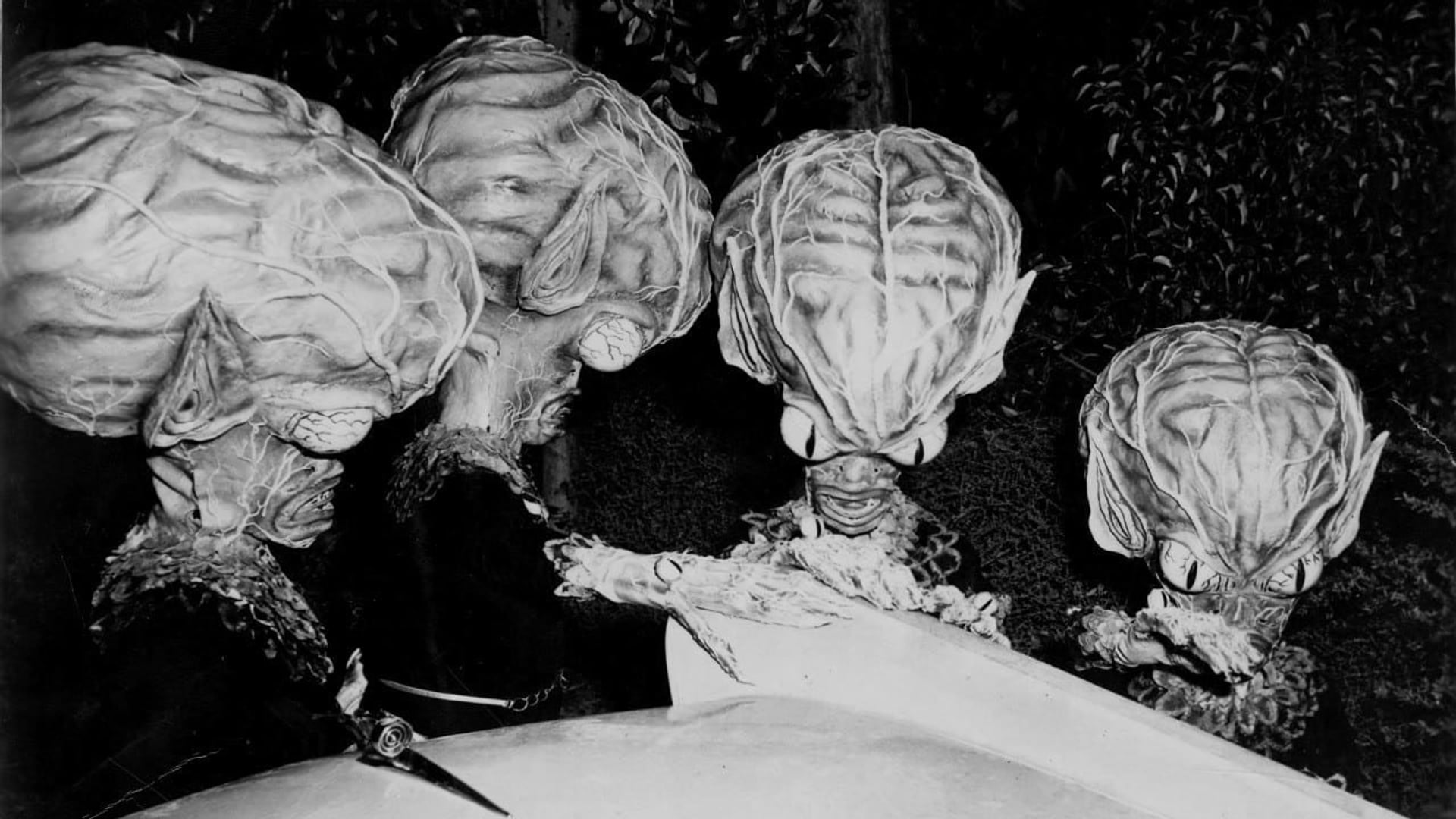 Foto do filme Invasion of the Saucer Men