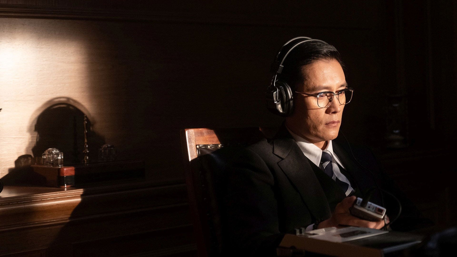 Foto do filme The Man Standing Next