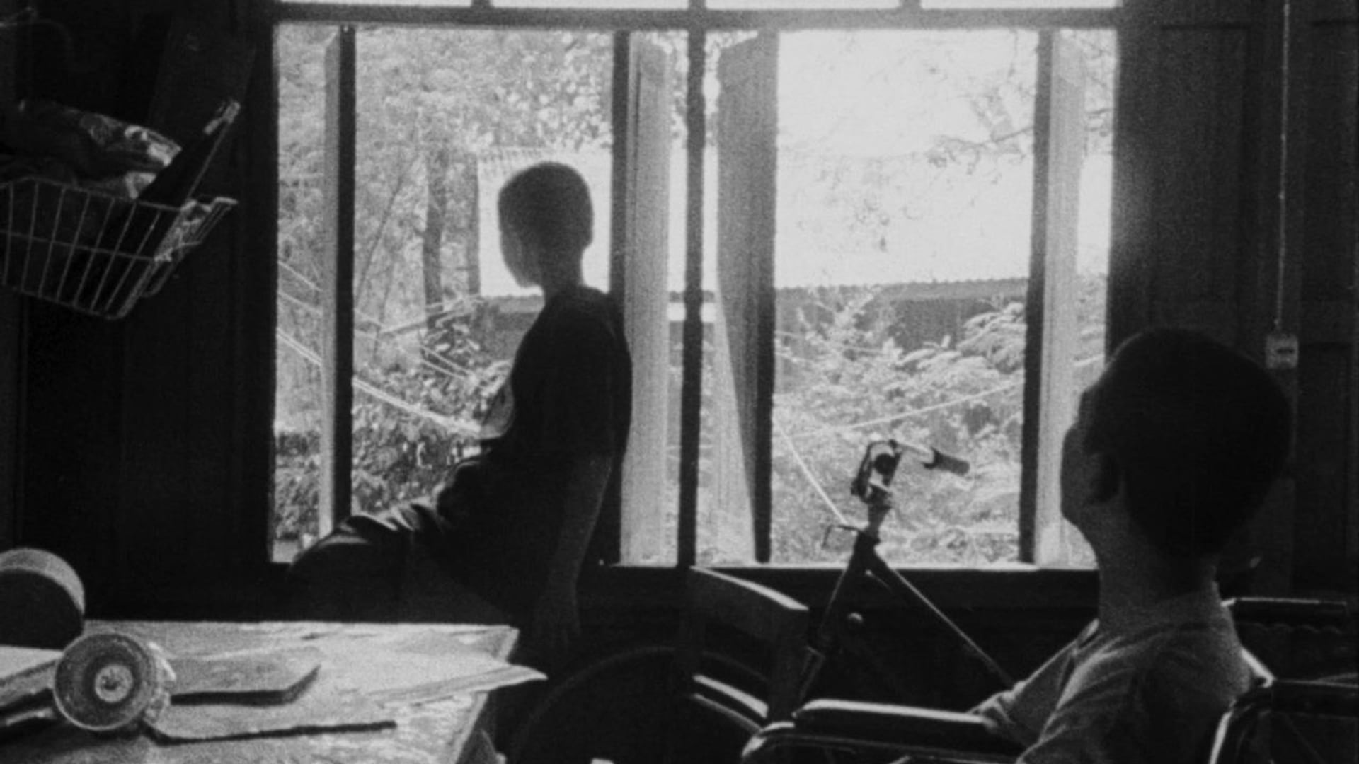 Foto do filme Objeto Misterioso ao Meio-Dia