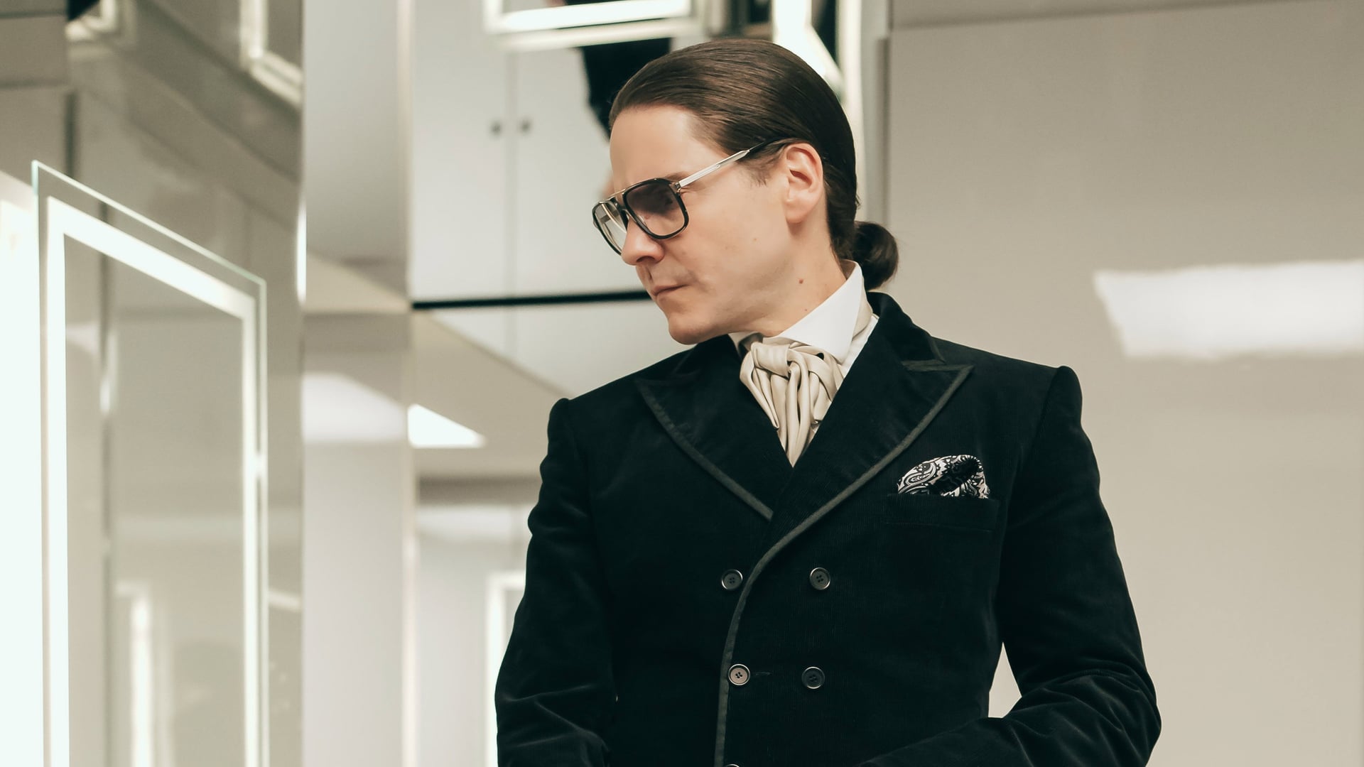 Foto do filme Becoming Karl Lagerfeld